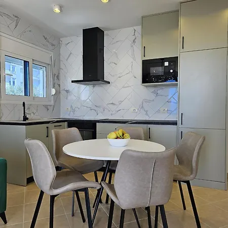 Apartment In Saranda With Sea Views *