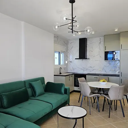 Apartment In Saranda With Sea Views شقة