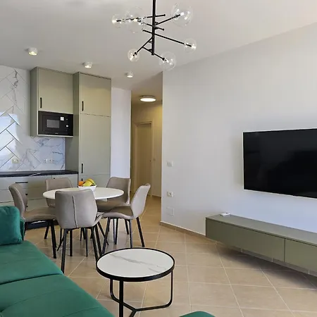 Apartment In Saranda With Sea Views شقة *