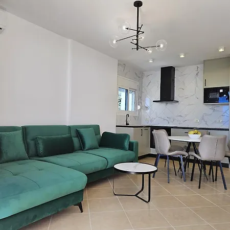 Apartment In Saranda With Sea Views شقة ساراندا