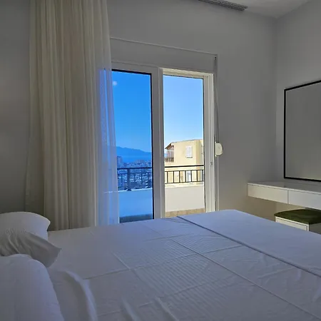 Apartment In Saranda With Sea Views ساراندا